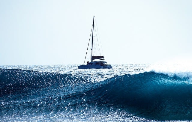 Zeilboot op zout water